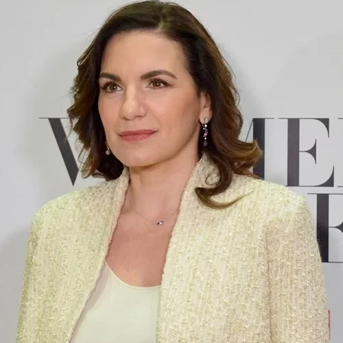 Η Όλγα Κεφαλογιάννη στις Κάννες | Η εμφάνιση με ανοιξιάτικη κάπα