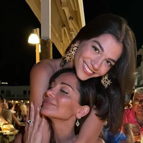 Η 4χρονη Μελίνα Νικολαΐδη στη βάφτιση της Βαλέριας Λάτσιου | Με τους διάσημους γονείς της στο Island