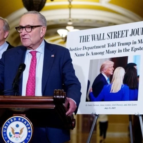 Φωτογραφίες του Donald Trump και άλλων πολιτικών με τον Jeffrey Epstein στη δημοσιότητα