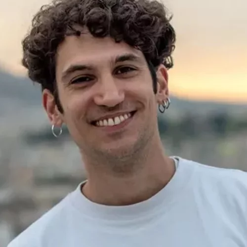 Απίστευτη φυσική κατάσταση | Ο Ορέστης Χαλκιάς κάνει flip και έλξεις στο μονόζυγο (χωρίς μπλούζα)