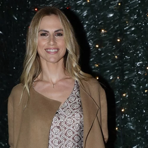 Η Ντορέττα Παπαδημητρίου ποζάρει με τον κούκλο γιο της