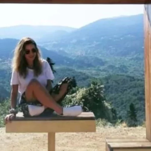 Ρίγη συγκίνησης στην παραλαβή του μεταπτυχιακού της Γαρυφαλλιάς από τη μητέρα της | "Τα κατάφερες" (Βίντεο)