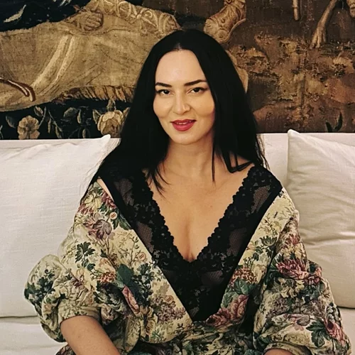 Η Ζενεβιέβ Μαζαρί ποζάρει με τον πλαστικό χειρουργό της | Ετοιμάζεται για το καλοκαίρι