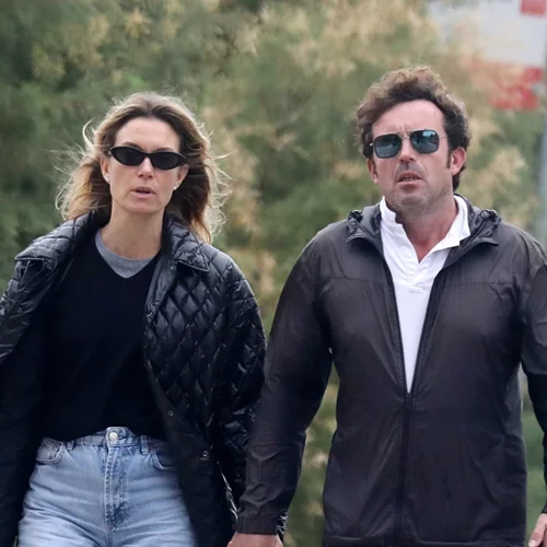 Βίκυ Καγιά | Με casual look και χωρίς ίχνος μακιγιάζ, χέρι - χέρι με τον Ηλία Κρασσά