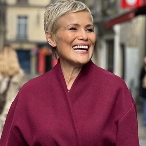 Η ατάκα της Κωνσταντίνας Μιχαήλ που μας ενέπνευσε | "Γιατί να μη βγαίνω με μαγιό μετά τα 50;"