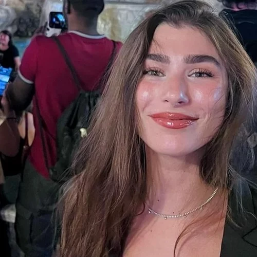 Η Χρύσα Μιχαλοπούλου επιβεβαιώνει τον χωρισμό της και δηλώνει | "Νομίζω ότι είμαι η γυναίκα μόνη δεν ψάχνει"