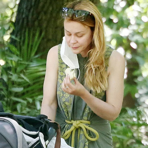 Η Λένα Παπαληγούρα κλείνει 3 χρόνια γάμου | Το γιορτάζει με μία φωτογραφία αγκαλιά με τον σύζυγό της