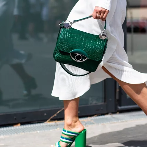 H Carpisa τσάντα που λατρεύουν οι Μιλανέζες αυτή τη φθινοπωρινή σεζόν