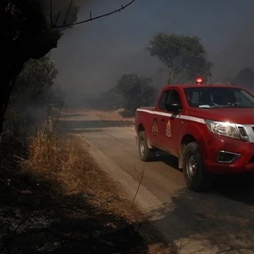 Σε επιφυλακή ισχυρές πυροσβεστικές δυνάμεις στη Ραφήνα