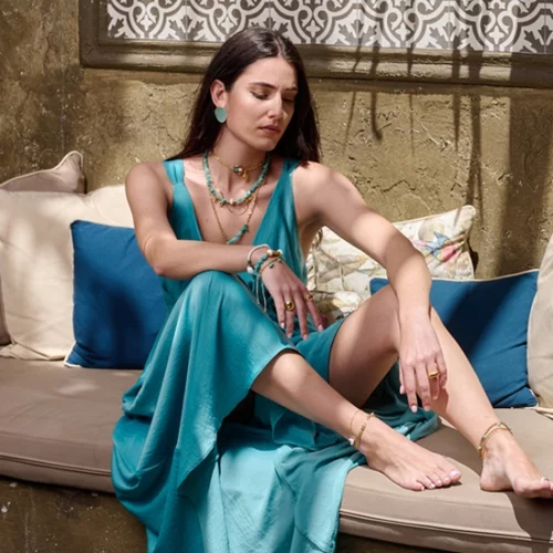 Καλοκαιρινές εμφανίσεις με κοσμήματα και αξεσουάρ που θα αναδείξουν το στιλ σου