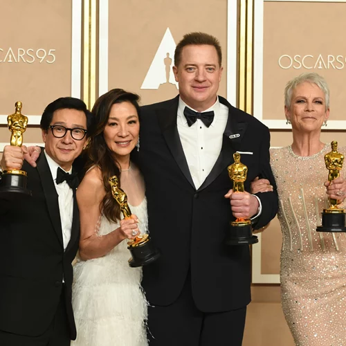 Γιατί το Everything Everywhere All at Once κέρδισε 'Τα Πάντα Όλα' στα Oscars 2023