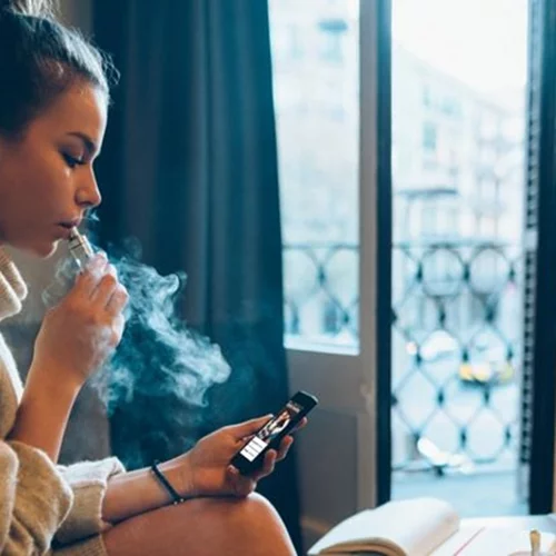 Κανένα όφελος στην υγεία τους όσοι χρησιμοποιούν ταυτόχρονα ηλεκτρονικό και παραδοσιακό τσιγάρο