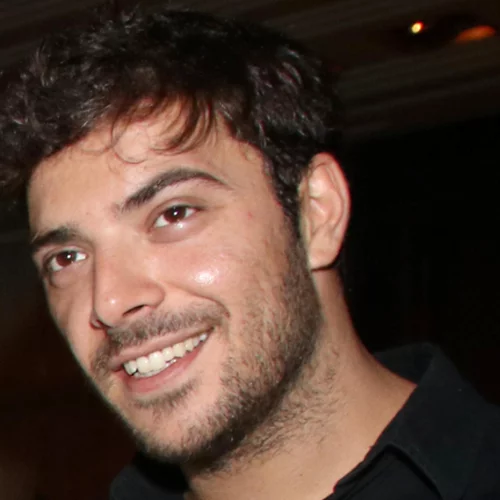 Ένας χρόνος από το θάνατο του Πάνου Νάτση | Οι φωτογραφίες της συντρόφου του και του Γιώργου Καπουτζίδη στο μνημόσυνο