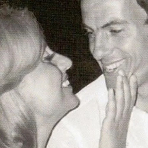 Ο θρυλικός γάμος του Μίμη Δομάζου και της Βίκυς Μοσχολιού - Οι 7.000 μπομπονιέρες και η βέρα που χάθηκε