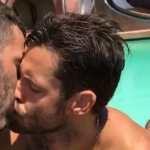 "H τσάντα μου δεν σε θέλει. Μακάρι να ήξερες πόσοι γκέι δουλεύουν για εμένα"