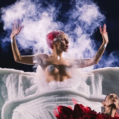 Αυτό που κάνει η Τάμτα στο Smut δεν θα το δεις πουθενά αλλού. Κυριολεκτικά.