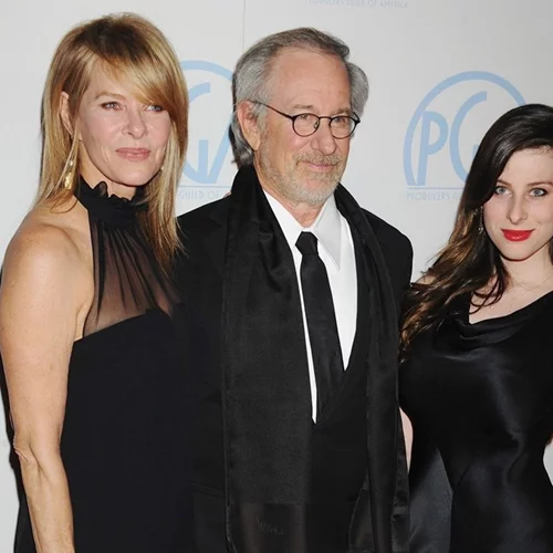 Steven Spielberg | Η γενέθλια φωτογραφία της κόρης του με σέξι φόρεμα