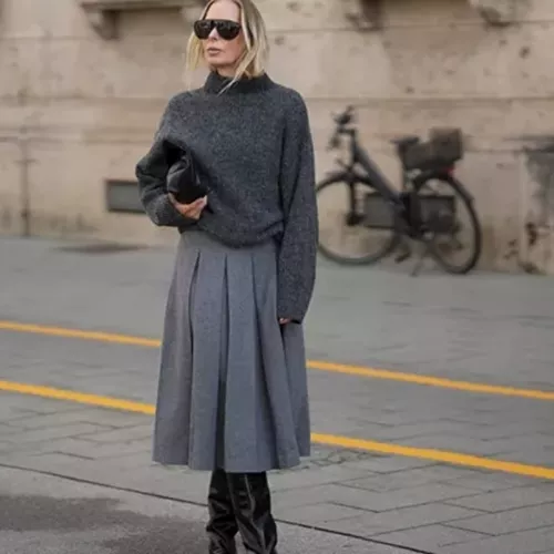 Οι μίντι φούστες ταιριάζουν με μπότες | 5 σούπερ κομψά looks για να πάρεις έμπνευση