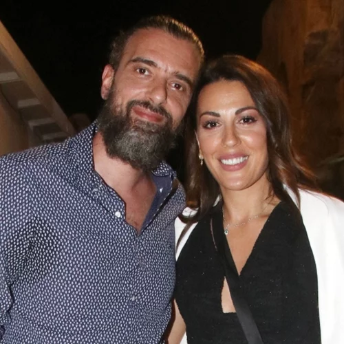 Ο αλάνθαστος τρόπος να φορέσεις το λευκό κοστούμι είναι αυτός της Άννας Μενενάκου