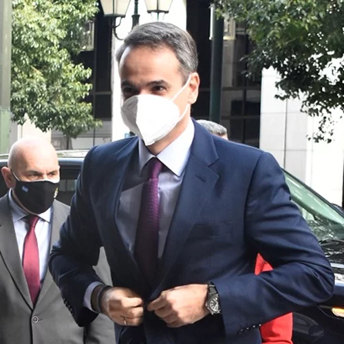 Έκκληση Μητσοτάκη | Όσοι ακόμα το σκέφτονται, να εμβολιαστούν αύριο κιόλας - Να μην χαθούν άλλες ζωές