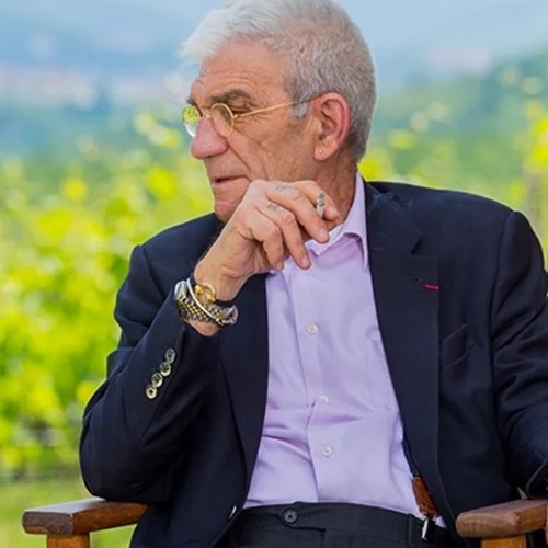 O Γιάννης Μπουτάρης είναι ο cool guest star σε βίντεο κλιπ του ράπερ Ricta