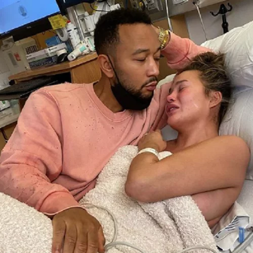 "Η μαμά και ο μπαμπάς θα σε αγαπούν πάντα" | Το συγκινητικό μήνυμα της Chrissy Teigen