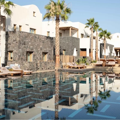 Radisson Blu Zaffron Resort | Το κυκλαδίτικης φιλοσοφίας resort που μάς οδηγεί (και) φέτος στη Σαντορίνη