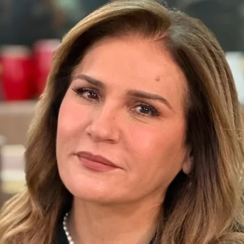 Η Μπέσσυ Μάλφα με νέο χρώμα μαλλιών | Η αλλαγή που την ανανέωσε πλήρως