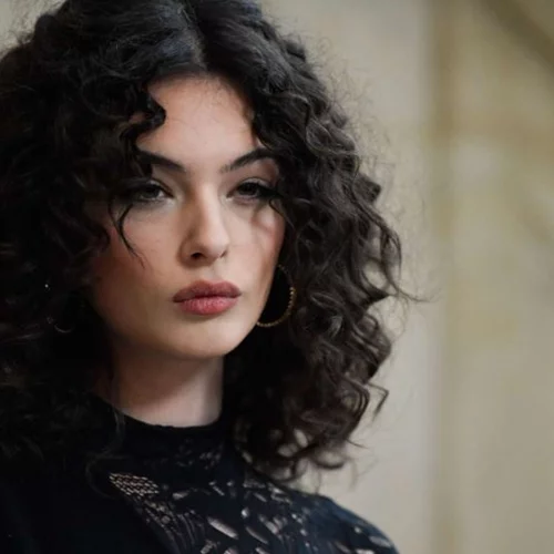 Deva Cassel, στα χνάρια της υπέροχης Monica Bellucci