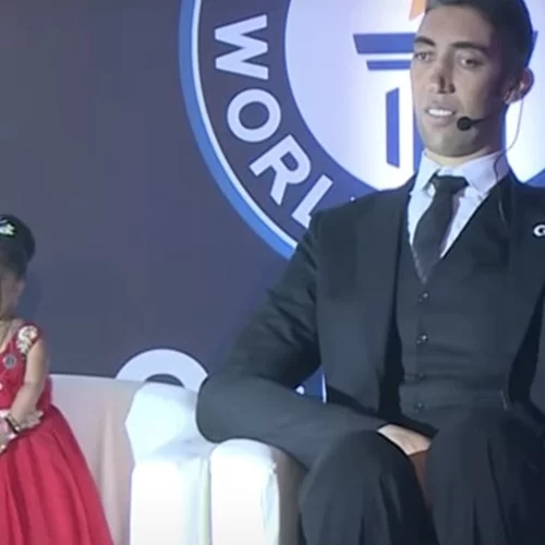 Το πιο ανατρεπτικό δίδυμο | Ο πιο ψηλός άντρας και ο πιο κοντή γυναίκα του κόσμου φωτογραφίζονται ξανά μαζί