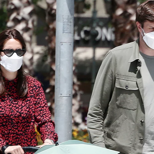 Αναστασία Καίσαρη | Δες τι φόρεσε σε βόλτα με τον Thomas Persy και την πέντε μηνών κόρη τους