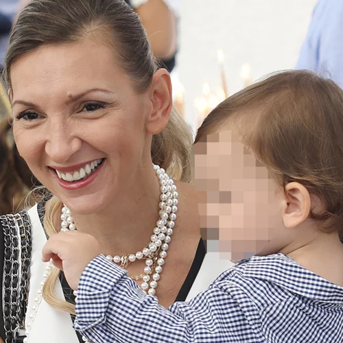 Φανή Χαλκιά | Με λευκό μαγιό και πέρλες στο πάρτι της βάφτισης του γιου της