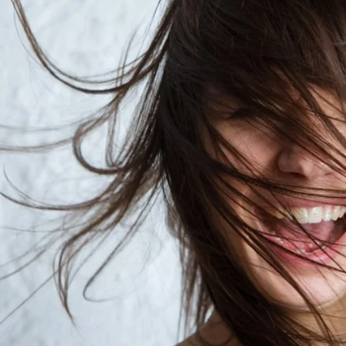 Η beauty θεραπεία για να αντιμετωπίσεις επιτέλους αποτελεσματικά την αραίωση και την τριχόπτωση στα μαλλιά σου