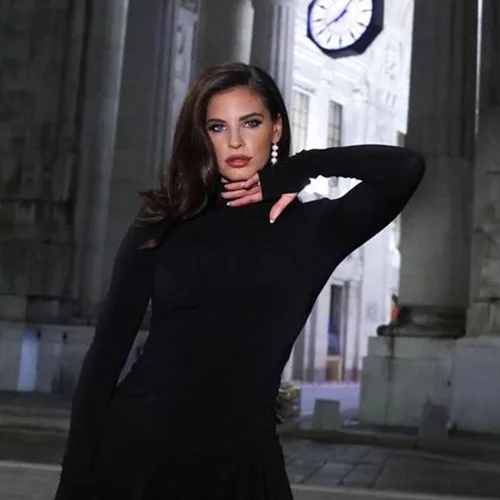 Xριστίνα Μπόμπα & Σάκης Τανιμανίδης | Dinner με φίλους - Τα bold σκουλαρίκια της