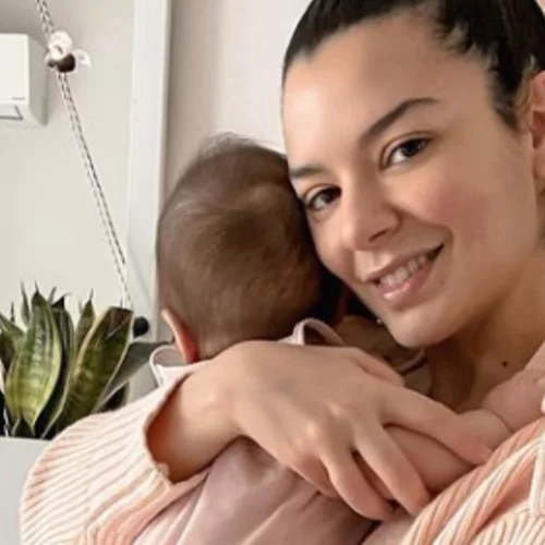 Νικολέττα Ράλλη | Φωτογραφίζει την 8 μηνών κόρη της, Σοφία