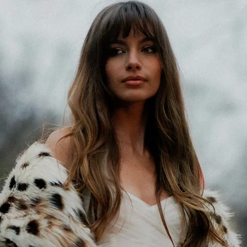 Candlelit Brunette | Η χρωματική τάση που δίνει ζωή στα βαρετά, καστανά μαλλιά