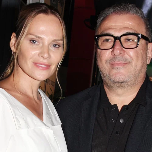 Υβόννη Μπόσνιακ & Αντώνης Ρέμος σε ραντεβού για δύο | Η νέα κοινή εμφάνιση στο κέντρο της Γλυφάδας