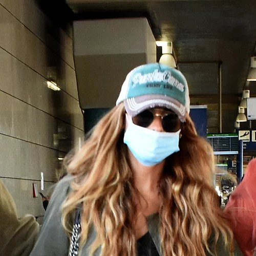 Επέστρεψε στην Ελλάδα η Ανθή Σαλαγκούδη μετά την αποχώρησή της από το Survivor (pics)