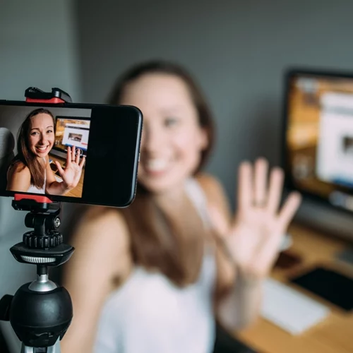 Επάγγελμα.. "influencer": Νομικό πλαίσιο ορισμού του επαγγέλματος ετοιμάζει η Γαλλία