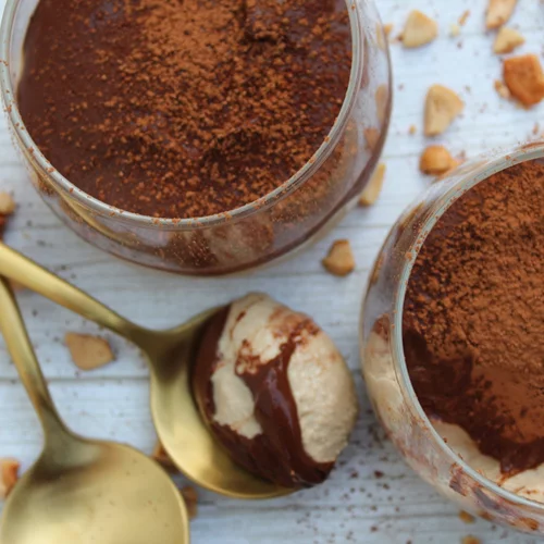 Το παραμυθένιο τιραμισού για δύο του Άκη Πετρετζίκη | Έτοιμο σε 10 μόλις λεπτά