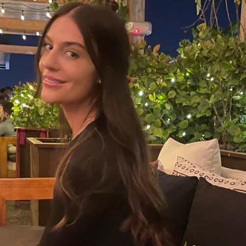 Ariana Rockefeller | Σε ελληνικό εστιατόριο στο Μαϊάμι το γνωστό μοντέλο