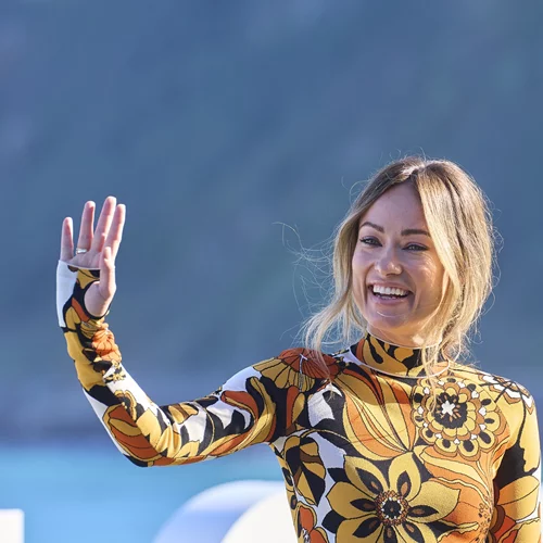 Η Olivia Wilde απαντά on camera για το αμφιλεγόμενο βίντεο με τον Harry Styles και τον Chris Pine