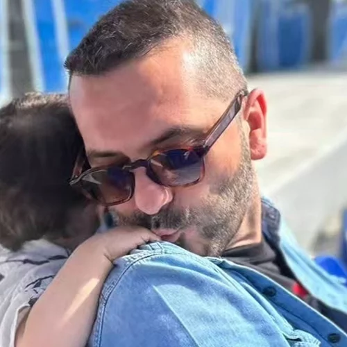 Ο Λεωνίδας Κουτσόπουλος "λιώνει" για τον γιο του | Το νέο βίντεο με τον Κίμωνα