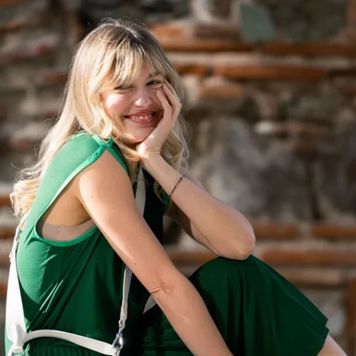 Real life Barbie | Η Κλέλια Ανδριολάτου ποζάρει στα ροζ δείχνοντάς μας τους κοιλιακούς της