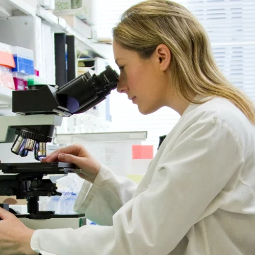 2022 | Έτος προσδοκιών και προόδου -Δύο διακεκριμένοι Έλληνες επιστήμονες μιλούν για τη νέα χρονιά