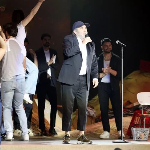 "Αλ Τσαντίρι Νιουζ" | Η "σαρωτική" τηλεθέαση και η συγκινητική στιγμή στην πρεμιέρα του Λάκη Λαζόπουλου