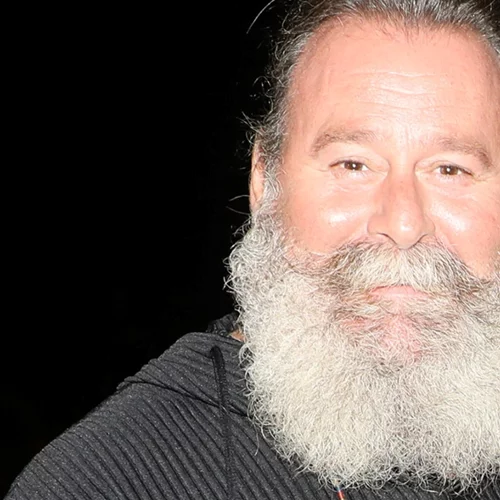 Κωστής Σαββιδάκης |  Οι 18 μέρες στο νοσοκομείο λόγω του κορωνοϊού και το θαύμα που βίωσε