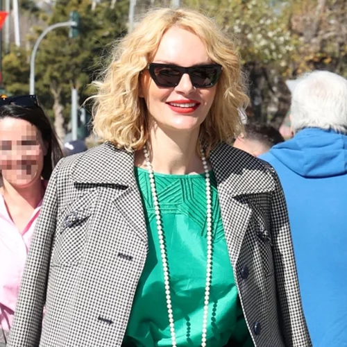 Η Έλενα Χριστοπούλου με ανοιξιάτικο σύνολο που θα ζήλευαν οι Παριζιάνες fashionistas