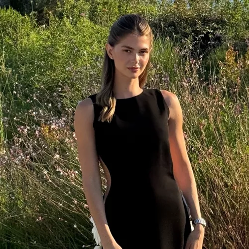 Η Αμαλία Κωστοπούλου με το τζιν από τη Zara που κάθε κομψή γυναίκα χρειάζεται στη συλλογή της