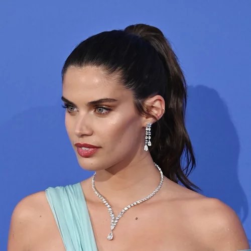 Το viral μακιγιάζ του δεκάλεπτου που χαρίζει ακαταμάχητη λάμψη και φρεσκάδα στο πρόσωπο